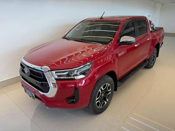 TOYOTA HILUX 2.8 D-4D TURBO DIESEL CD SRX 4X4 AUTOMÁTICO
